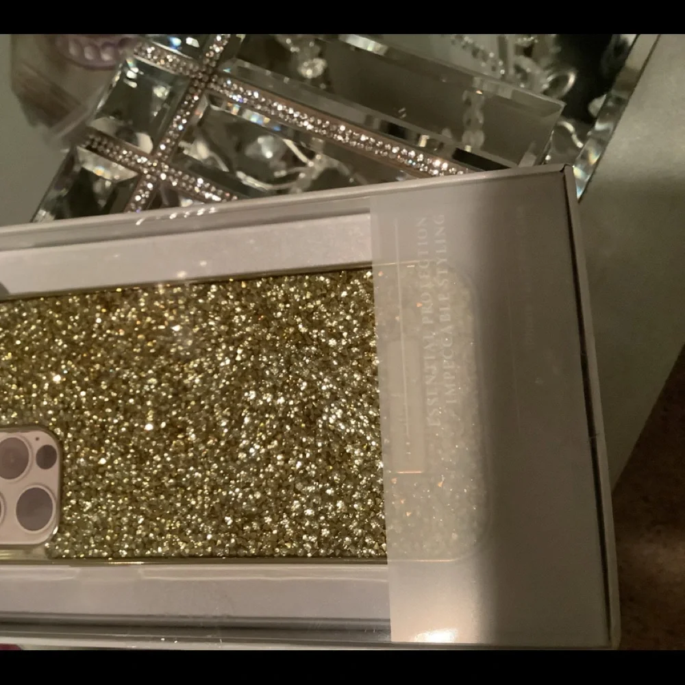 Beautiful iPhone 12 case gold sparkles